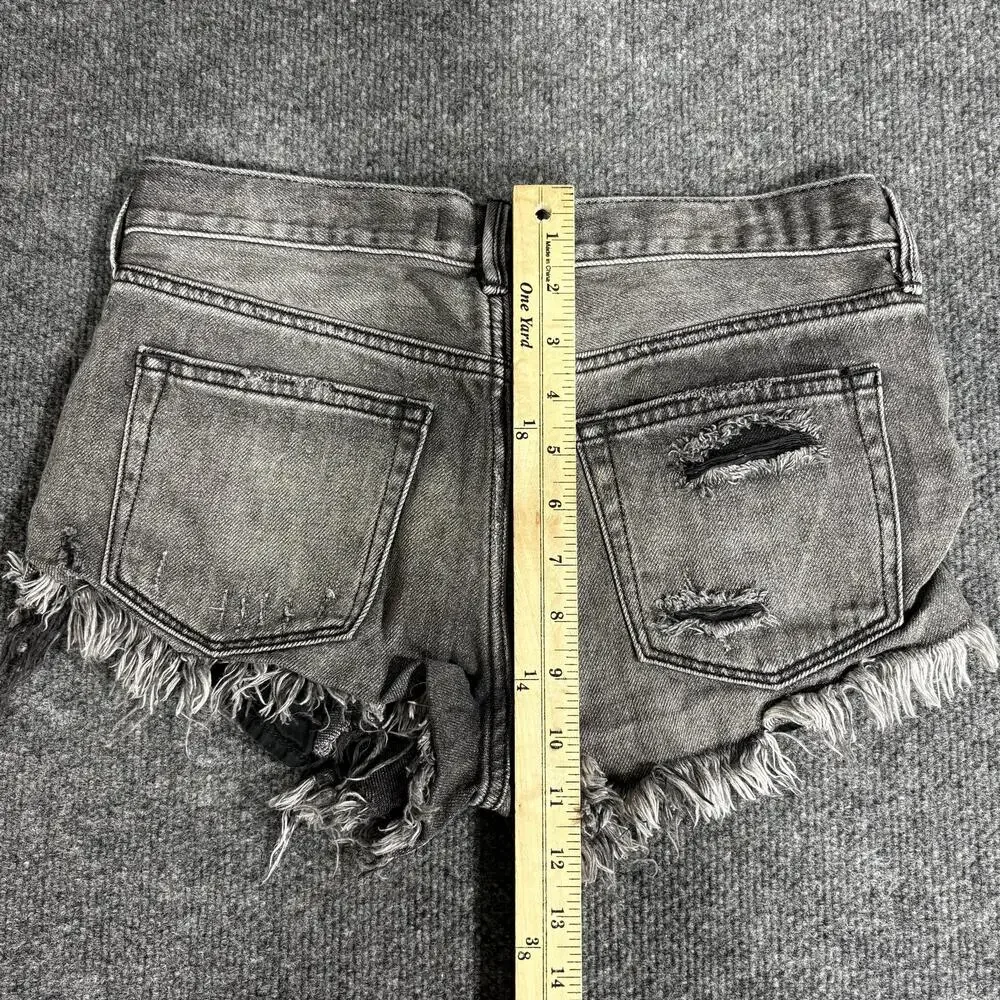 We The Free Shorts Womens 25 Gray Denim Cutoff Distressed Frayed Raw Hem Casual
